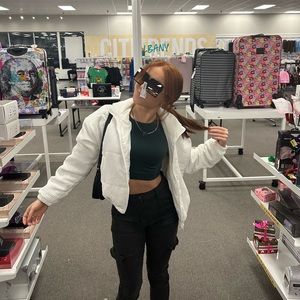 meet your poster, hannah🤍